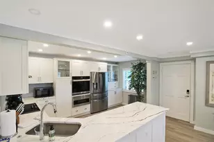 1335 Siesta Bayside Dr, Sarasota, FL 34242 - Photo 17