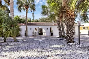 726 Birdsong Ln, Sarasota, FL 34242 - Photo 3