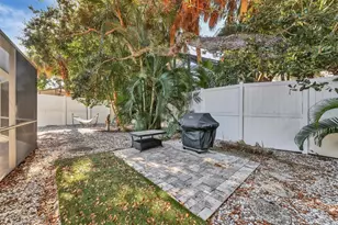 726 Birdsong Ln, Sarasota, FL 34242 - Photo 43