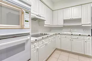 1800 Benjamin Franklin Dr, Sarasota, FL 34236 - Photo 11