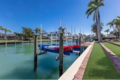 367 W Royal Flamingo Drive, Sarasota, FL 34236 - Photo 5