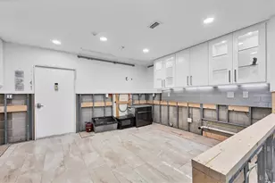 2100 Benjamin Franklin Dr, Sarasota, FL 34236 - Photo 13