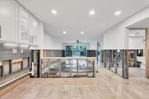 2100 Benjamin Franklin Dr, Sarasota, FL 34236 - Photo 19