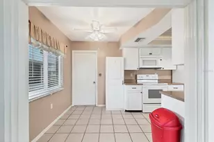 3608 Joyce Dr, Bradenton, FL 34208 - Photo 13