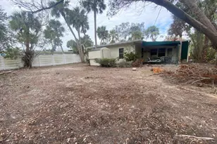 175 Island Cir, Sarasota, FL 34242 - Photo 11