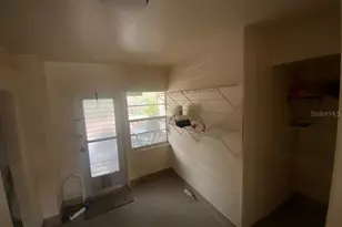 175 Island Cir, Sarasota, FL 34242 - Photo 9