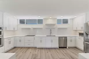 100 Sands Point Rd, Longboat Key, FL 34228 - Photo 11