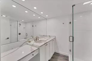 100 Sands Point Rd, Longboat Key, FL 34228 - Photo 17