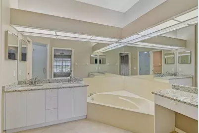 7146 Lakeside Drive, Sarasota, FL 34243 - Photo 13