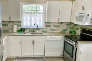 3907 10th Ave Dr W, Bradenton, FL 34205 - Photo 3