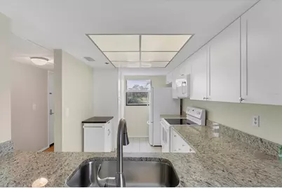 104 Capri Isles Boulevard #112, Venice, FL 34292 - Photo 9