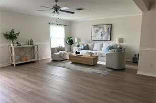 7213 Las Casas Dr, Sarasota, FL 34243 - Photo 3