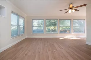 7213 Las Casas Dr, Sarasota, FL 34243 - Photo 7