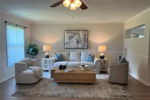 7213 Las Casas Dr, Sarasota, FL 34243 - Photo 3