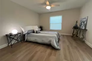 7213 Las Casas Dr, Sarasota, FL 34243 - Photo 17