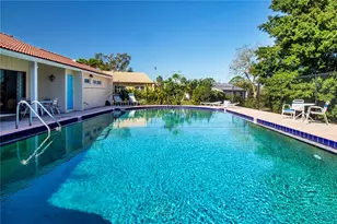7213 Las Casas Dr, Sarasota, FL 34243 - Photo 27