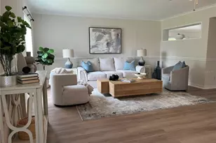 7213 Las Casas Dr, Sarasota, FL 34243 - Photo 5