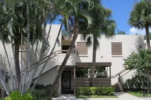 142 Pineneedle Dr, Bradenton, FL 34210 - Photo 1