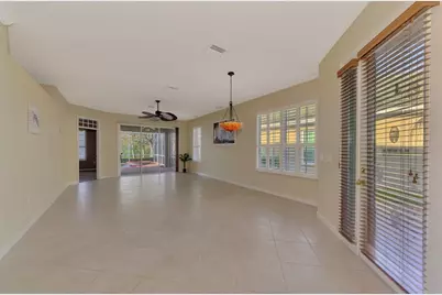 4914 Lakescene Place, Sarasota, FL 34243 - Photo 11