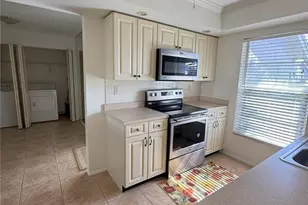 5345 Pamela Wood Way, Sarasota, FL 34233 - Photo 9