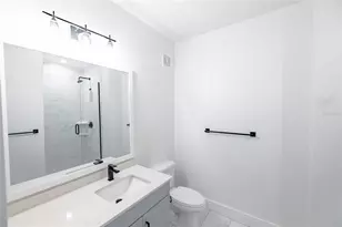 1420 Lakefront Dr, Sarasota, FL 34240 - Photo 9