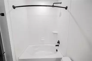 1420 Lakefront Dr, Sarasota, FL 34240 - Photo 17