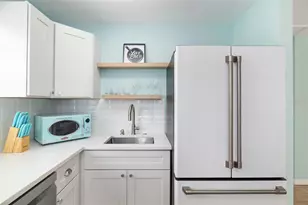 3200 Tobero Ln, Sarasota, FL 34235 - Photo 5