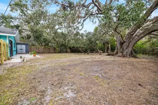 3200 Tobero Ln, Sarasota, FL 34235 - Photo 21