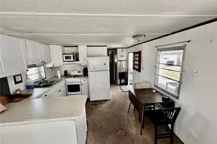 154 Maui Dr, Palmetto, FL 34221 - Photo 7