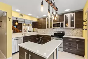 1447 Landings Cir, Sarasota, FL 34231 - Photo 11