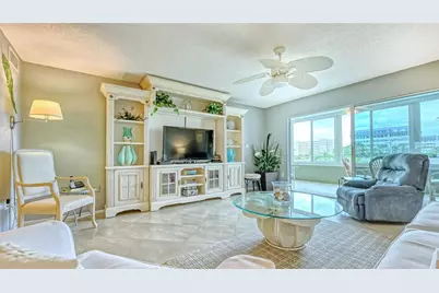 1200 E Peppertree Lane #305, Sarasota, FL 34242 - Photo 5