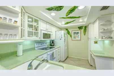 1200 E Peppertree Lane #305, Sarasota, FL 34242 - Photo 13