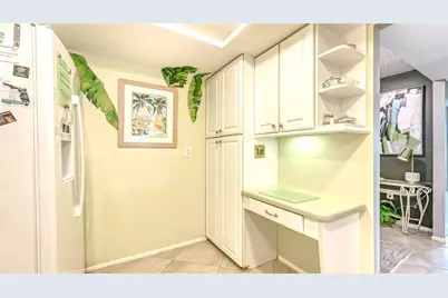 1200 E Peppertree Lane #305, Sarasota, FL 34242 - Photo 15