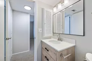 800 Benjamin Franklin Dr, Sarasota, FL 34236 - Photo 23