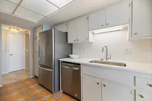 800 Benjamin Franklin Dr, Sarasota, FL 34236 - Photo 15