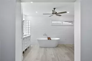 619 Buttonwood Dr, Longboat Key, FL 34228 - Photo 37