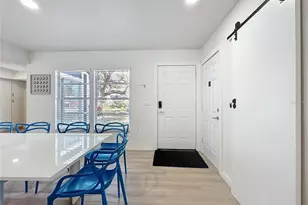 2900 Woodpine Ct, Sarasota, FL 34231 - Photo 9