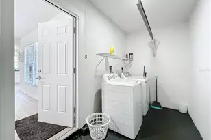 2900 Woodpine Ct, Sarasota, FL 34231 - Photo 39