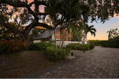 5236 Siesta Cove Drive, Sarasota, FL 34242 - Photo 7