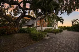 5236 Siesta Cove Dr, Sarasota, FL 34242 - Photo 7