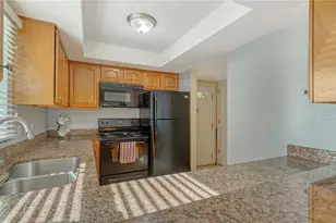966 La Costa Cir, Sarasota, FL 34237 - Photo 7