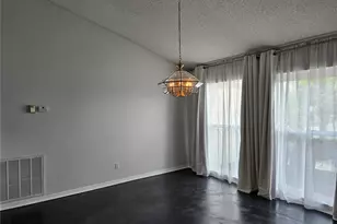 1211 Peridot Ln, Sun City Center, FL 33573 - Photo 5