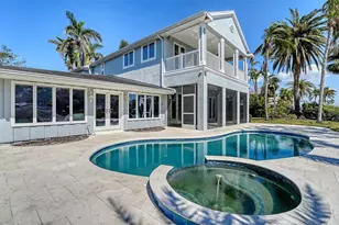 732 Siesta Dr, Sarasota, FL 34242 - Photo 13