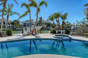 732 Siesta Dr, Sarasota, FL 34242 - Photo 11