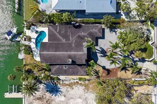 732 Siesta Dr, Sarasota, FL 34242 - Photo 27