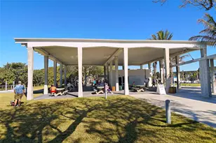 732 Siesta Dr, Sarasota, FL 34242 - Photo 37