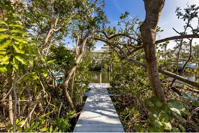 527 Magnolia Avenue, Anna Maria, FL 34216 - Photo 35