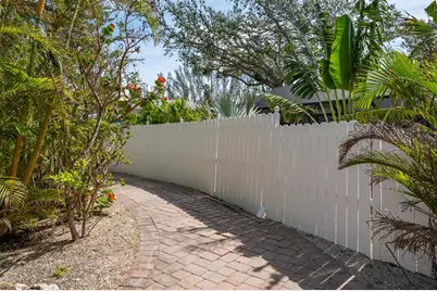 6324 Laguna Drive, Longboat Key, FL 34228 - Photo 33