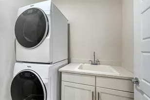 512 Laurel Pk Dr, Sarasota, FL 34236 - Photo 37