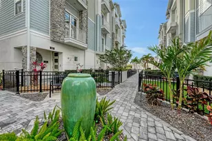 512 Laurel Pk Dr, Sarasota, FL 34236 - Photo 1